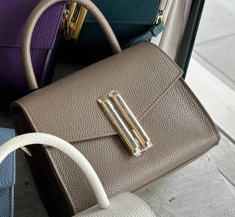 taupe.jpg